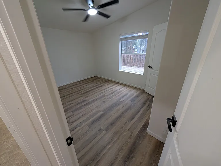 Bedroom 4: x sq ft