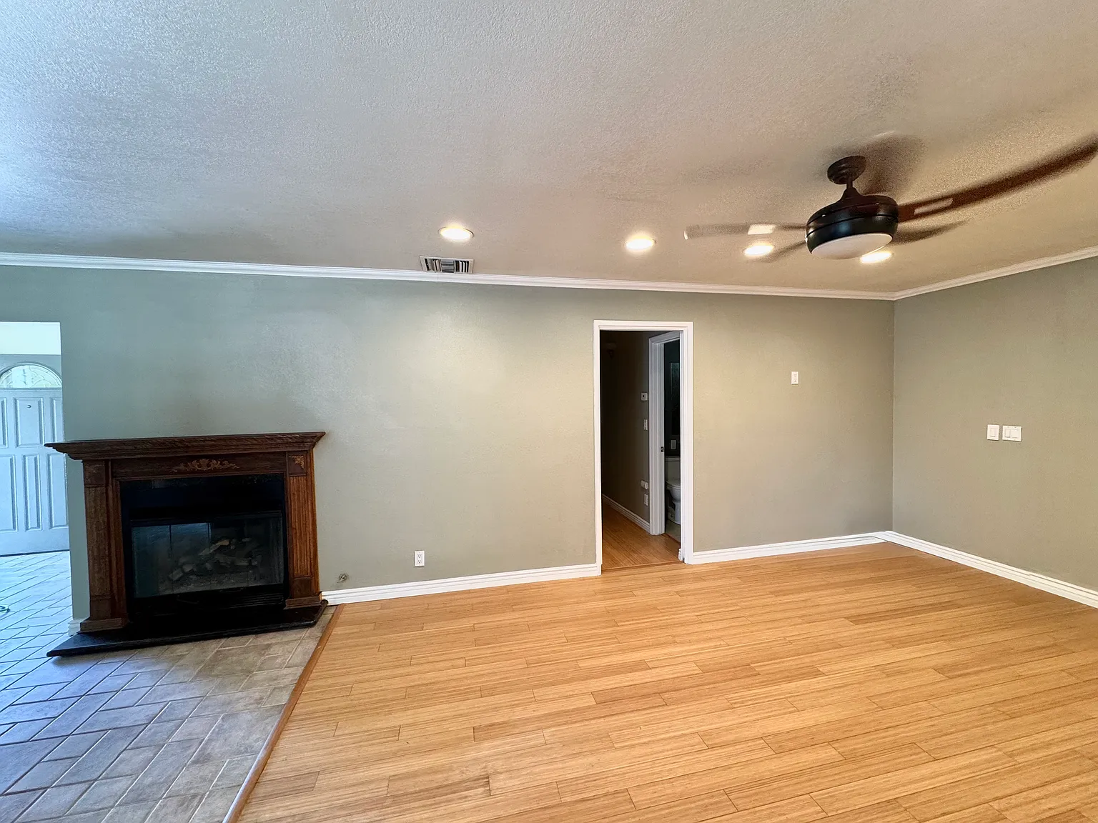 3 bed, 1300 sqft, $3,400 — Photo 3