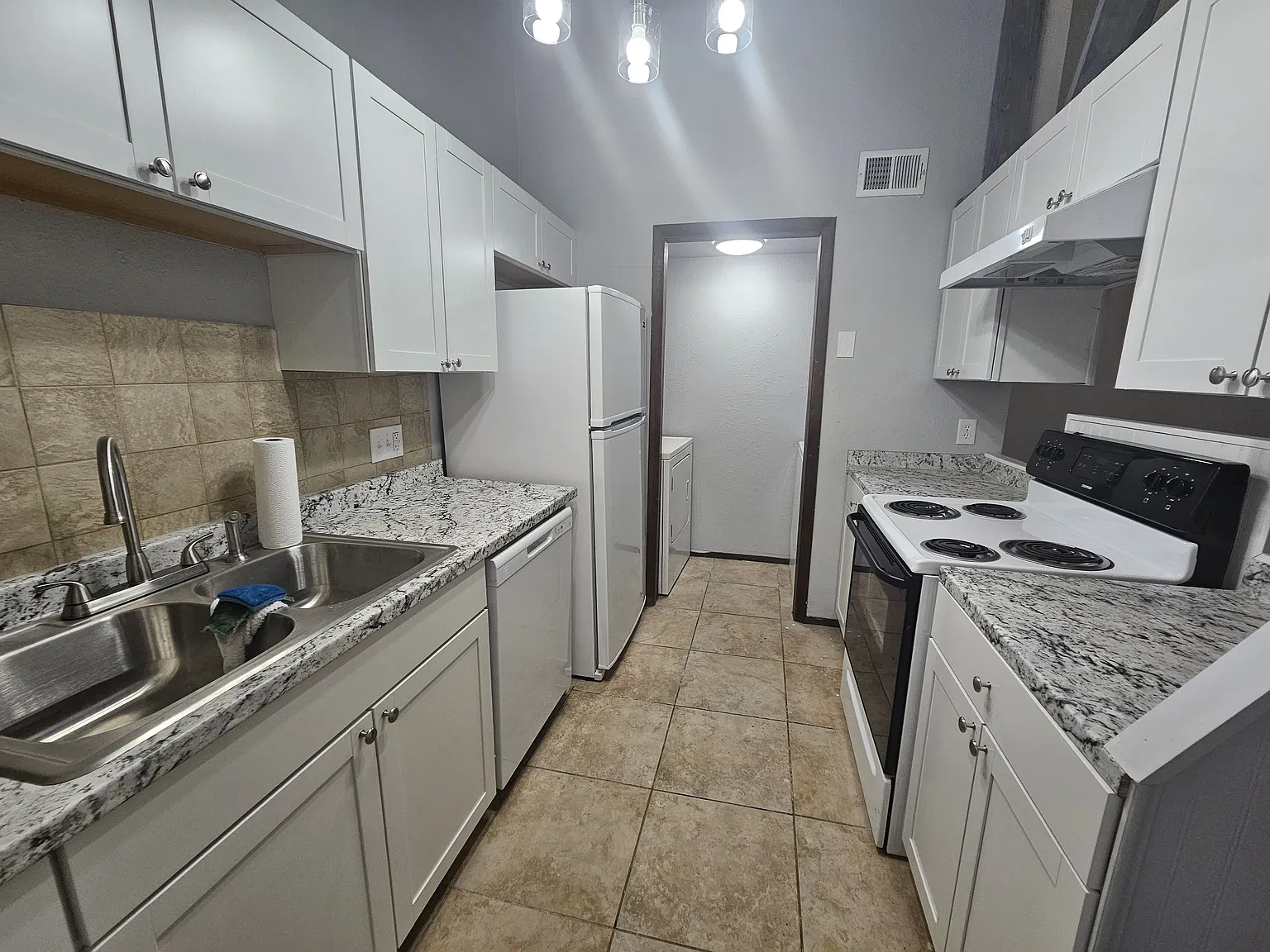 3 bed, 1440 sqft, $1,050 — Photo 4