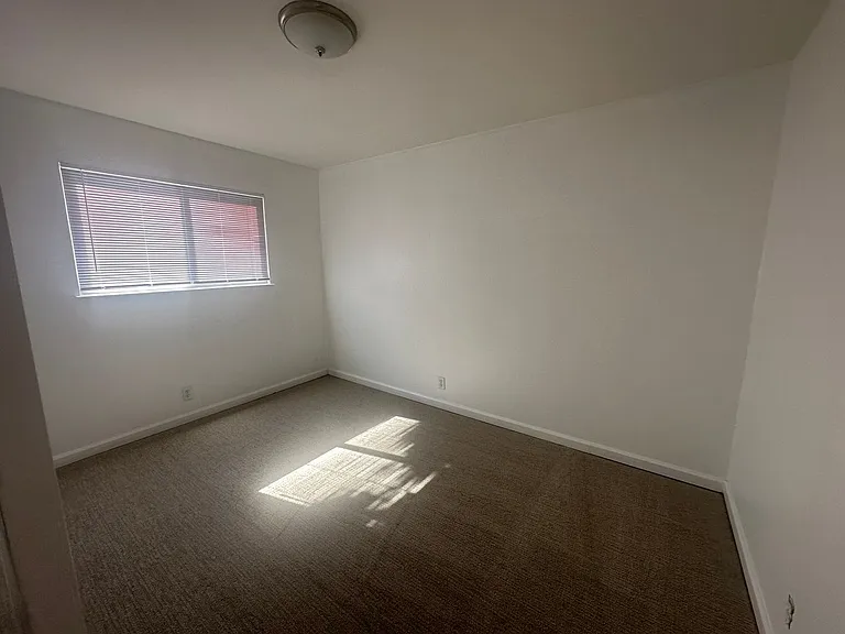 332-348 Bartlett Ave — Photo 3