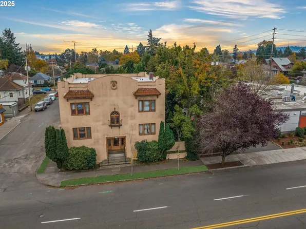 2634 NE Broadway St, Portland, OR 97232