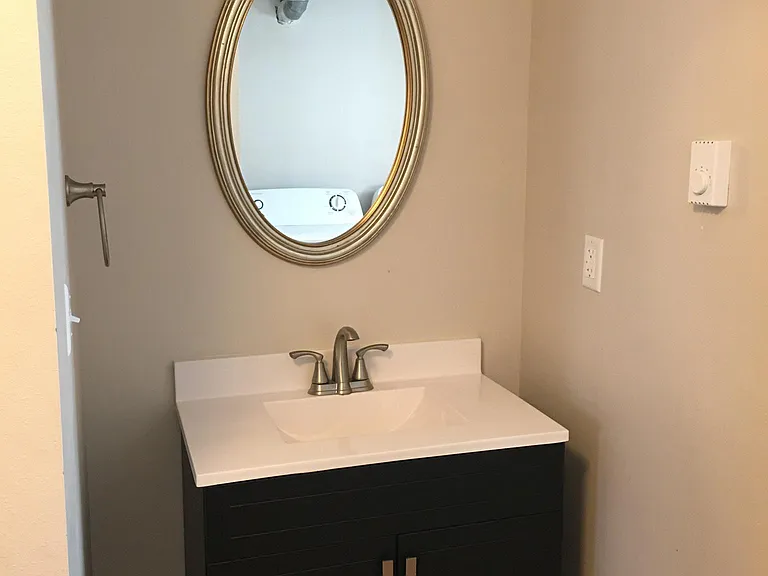 Downstrairs bathroom.