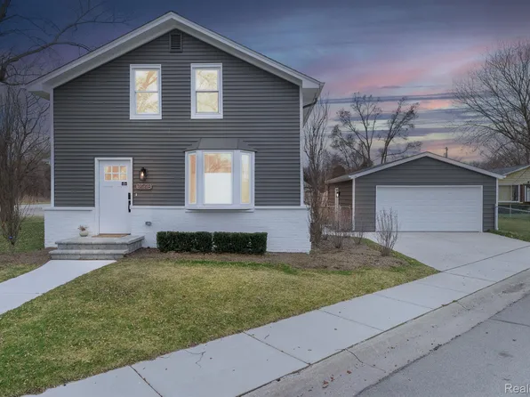 3448 Main St, East China, MI 48054