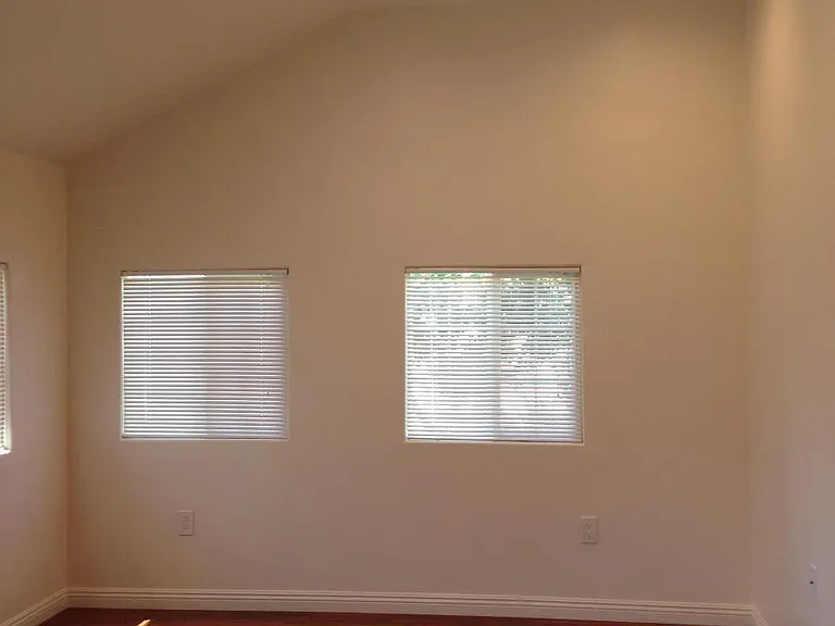 1038 1/2 E Magnolia Blvd — Photo 7