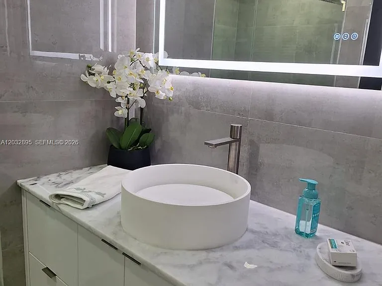 4440 SW 14th Pl — Photo 17