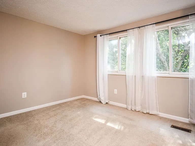 27 Cross Country Ct — Photo 16