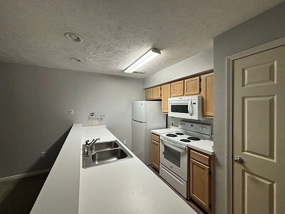 4th image of 521 White River Dr Unit 21E