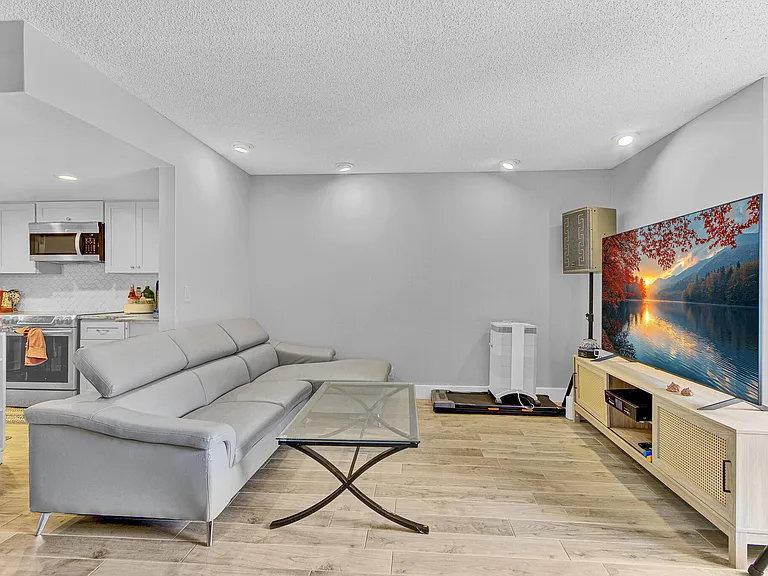 5893 Cassandra Ct — Photo 11