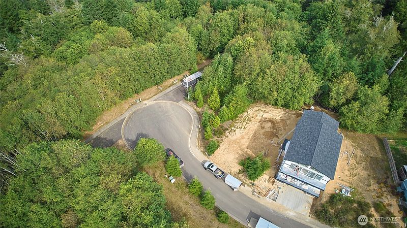 4th image of 1131 Grays Pointe Lane