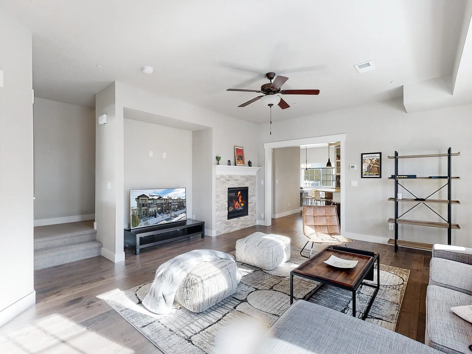 4902 Northern Lights Dr — Photo 3