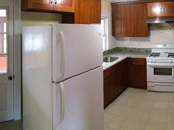 4th image of 133 Greene St #1