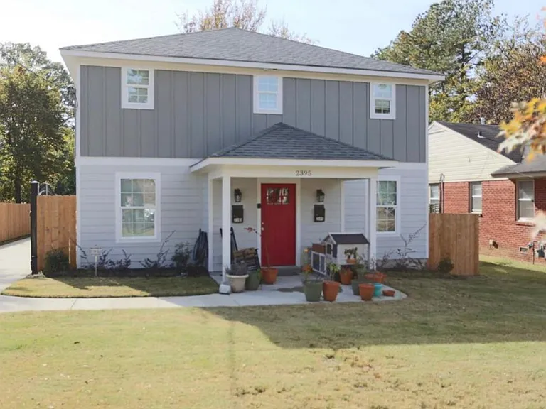 2395 Avery Ave — Photo 1