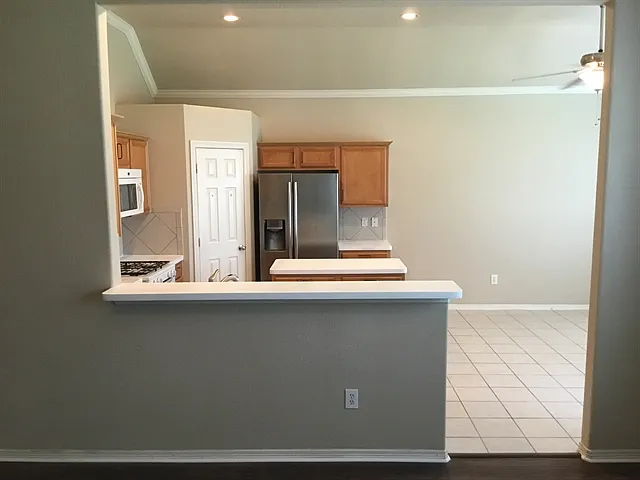 1016 Brazos Ct — Photo 3