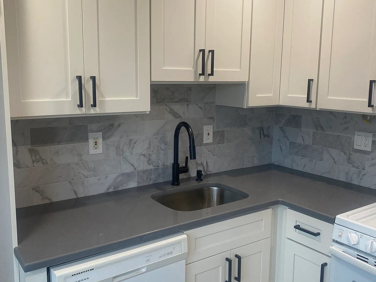 2 bed, 900 sqft, $2,200 — Photo 2