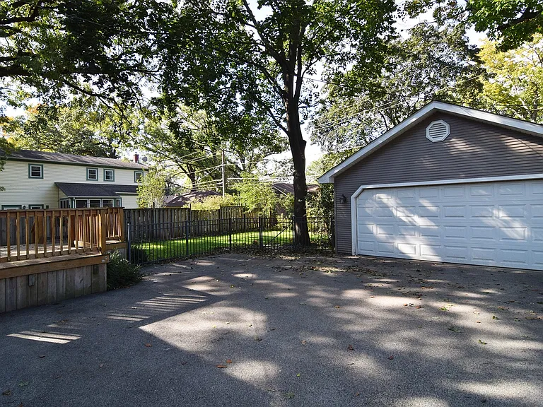 208 N Oak Ave — Photo 20