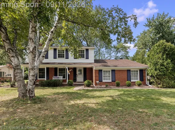 25137 Castlereigh Dr, Farmington Hills, MI 48336