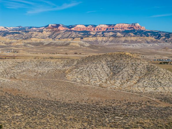 1040 W Under The Rim Rd, Tropic, UT 84776