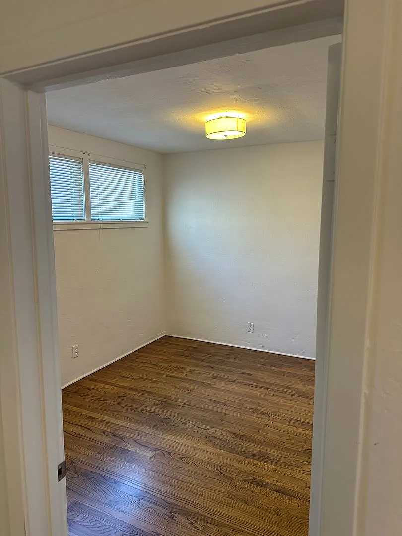 1400 Floribunda Av. — Photo 3