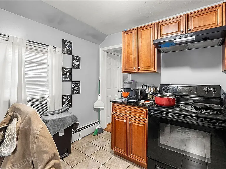 10 Lawrence St — Photo 10