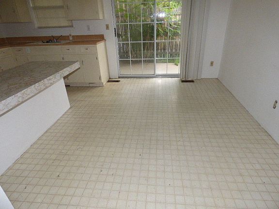 2nd image of 706 Nichols Dr #B