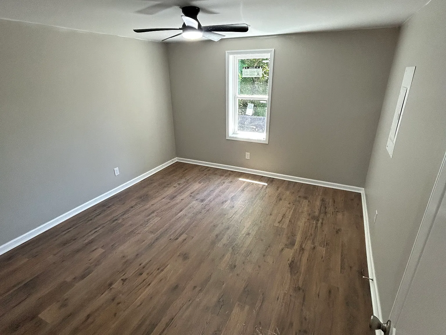 3 bed, 1200 sqft, $1,200 — Photo 3