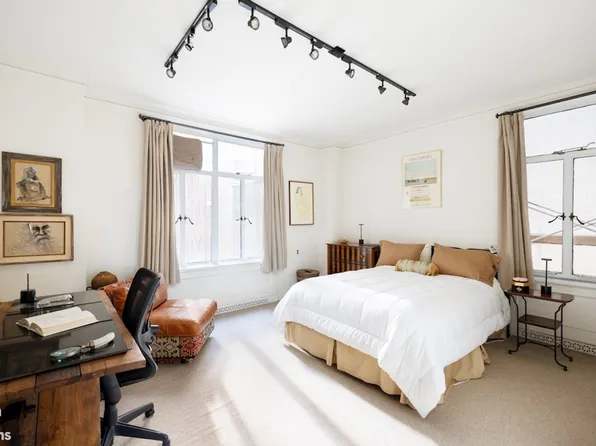 211 Central Park West image 8 of 12