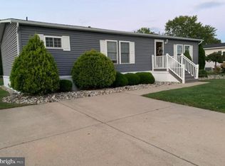 902 Koala Ln, Mount Laurel, NJ 08054
