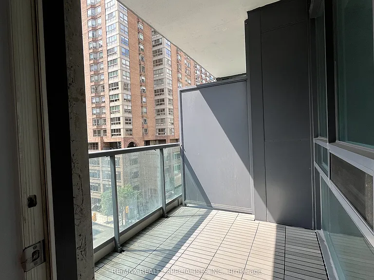 1121 Bay St #703 — Photo 15