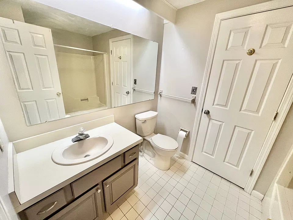 302 Foxwood Cir #302