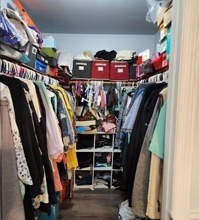 4th image of 557 Rosevale Ave