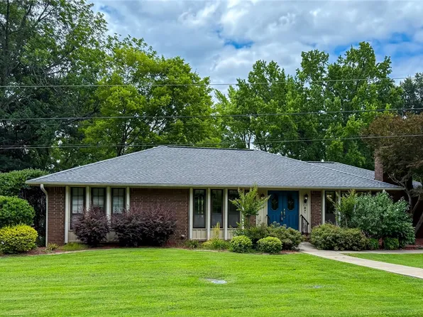 204 E Shore Dr, Russellville, AR 72802