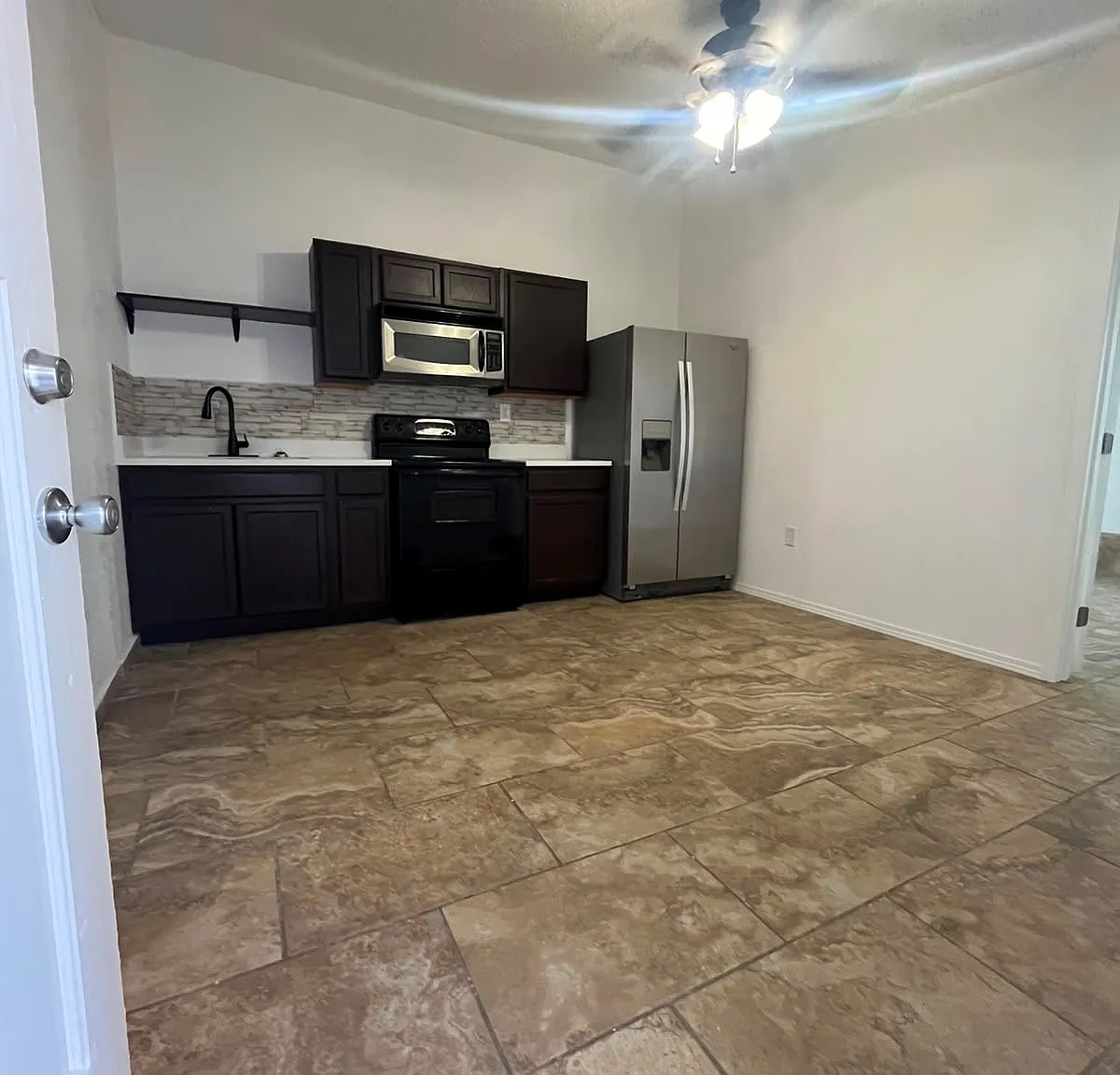 2 bed, 600 sqft, $1,400 — Photo 3