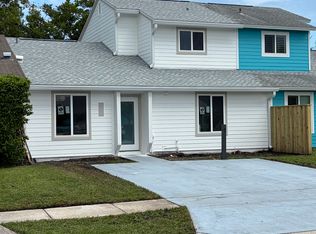 690 Aquatic Dr, Atlantic Beach, FL 32233