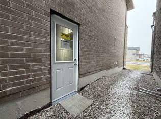 27 Belay Bnd, East Gwillimbury, ON L9N0V8