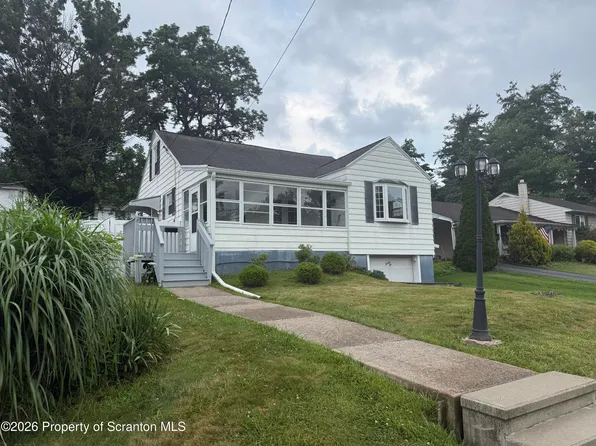 22 Luzerne Ave, Dallas, PA 18612