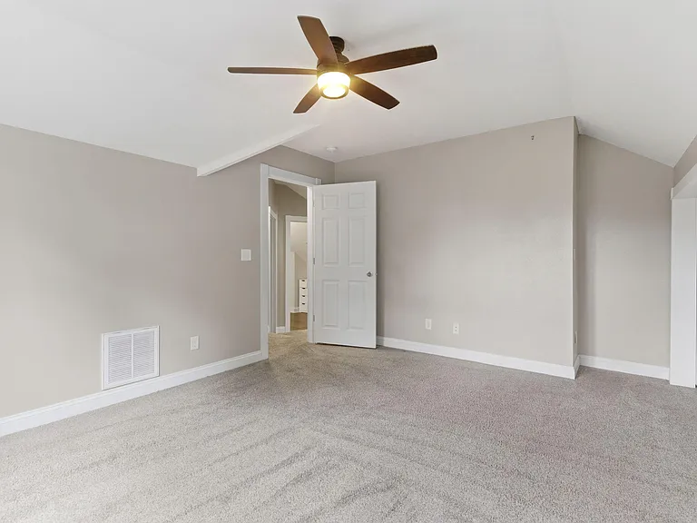 837 S Kentwood Ave — Photo 29
