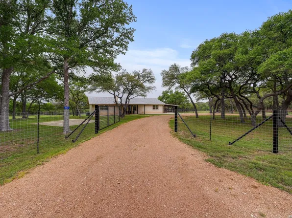1267 RIVER BEND DR, Blanco, TX 78606