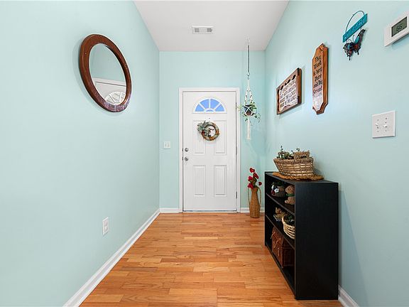 4th image of 105 Ledgewood Way