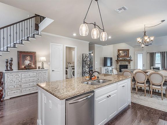 3rd image of 1104 Bull Creek Dr