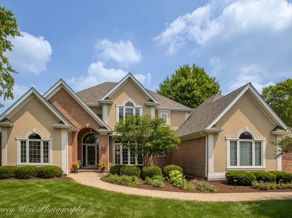 4N843 W Woods Dr, St Charles, IL 60175