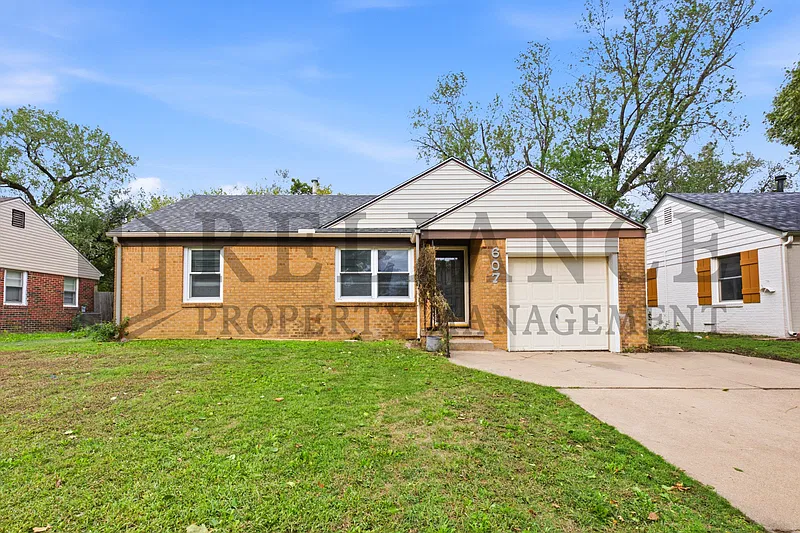 3 bed, 2.0 bath, 1489 sqft, $1,295 — Photo 1