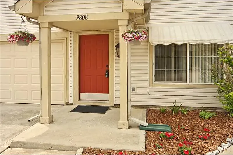 3 bed, 2.5 bath, 1706 sqft, $2,260 — Photo 2