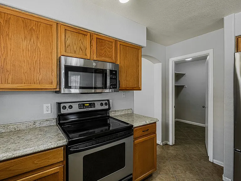 2625 S 156th Ave — Photo 9