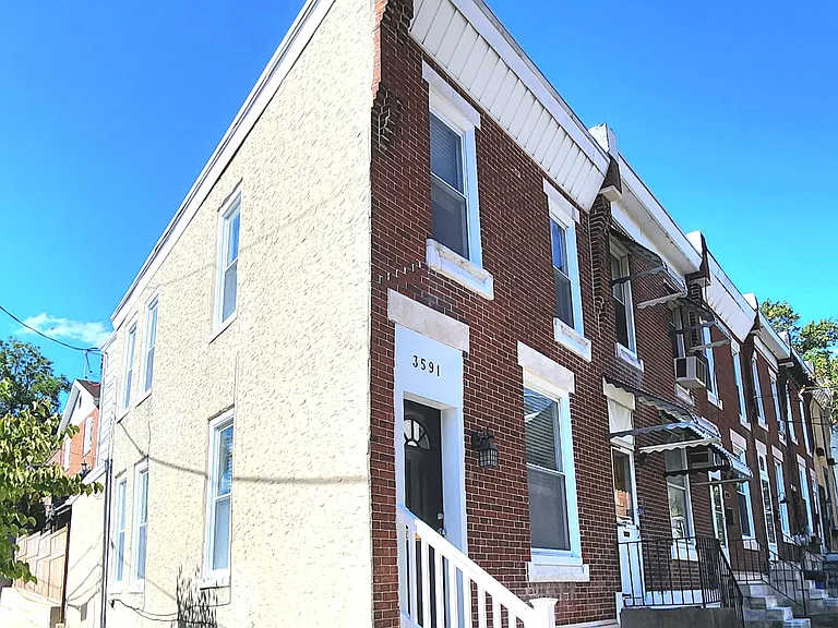3591 Calumet St — Photo 1