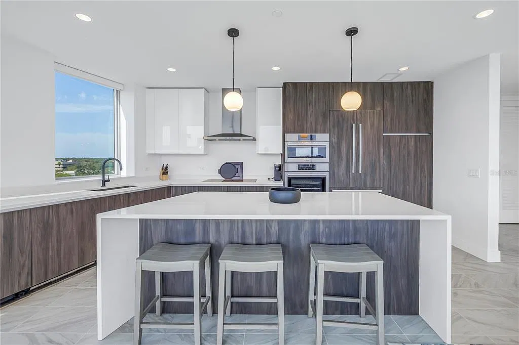 3 bed, 2.5 bath, 2127 sqft, $7,995 — Photo 4