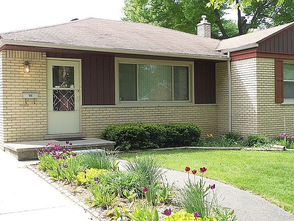 5th image of 304 Pioneer Dr