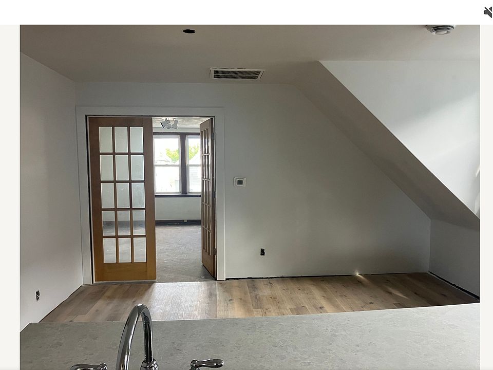 Living room (from kitchen)