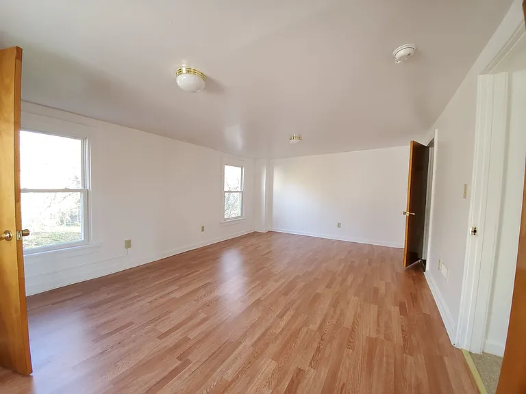 83 South Ave — Photo 15