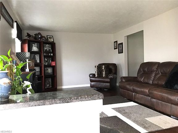 2nd image of 3929 Aleesa Dr SE