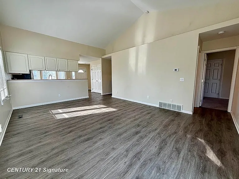 6030-6032 Canton Dr — Photo 5